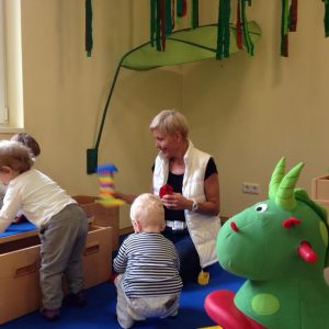 Bettina Müller beim Spielen in der Zwergengruppe