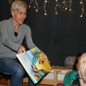 Bettina Müller liest im Kindergarten Marjoß