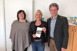 SPD-Bundestagsabgeordnete Bettina Müller (Mitte) mit Sabine Jennert und Thomas Dickert von SPESSARTregional.
