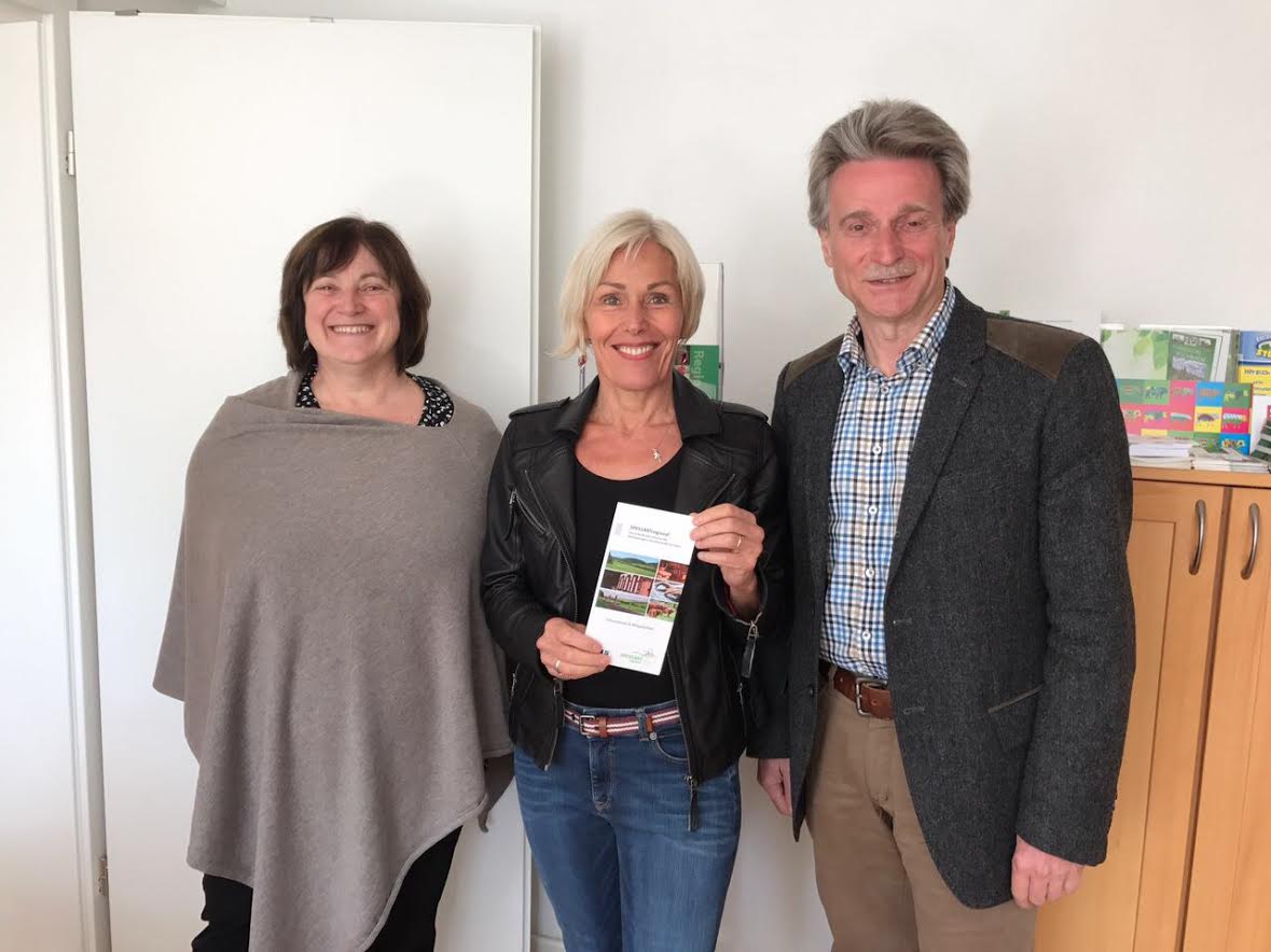 SPD-Bundestagsabgeordnete Bettina Müller (Mitte) mit Sabine Jennert und Thomas Dickert von SPESSARTregional.
