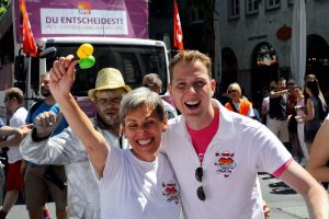 Bettina Müller und Christoph Degen beim CSD Frankfurt 2014. Beide setzen sich seit Jahren für die Öffnung der Ehe für gleichgeschlechtliche Paare ein.