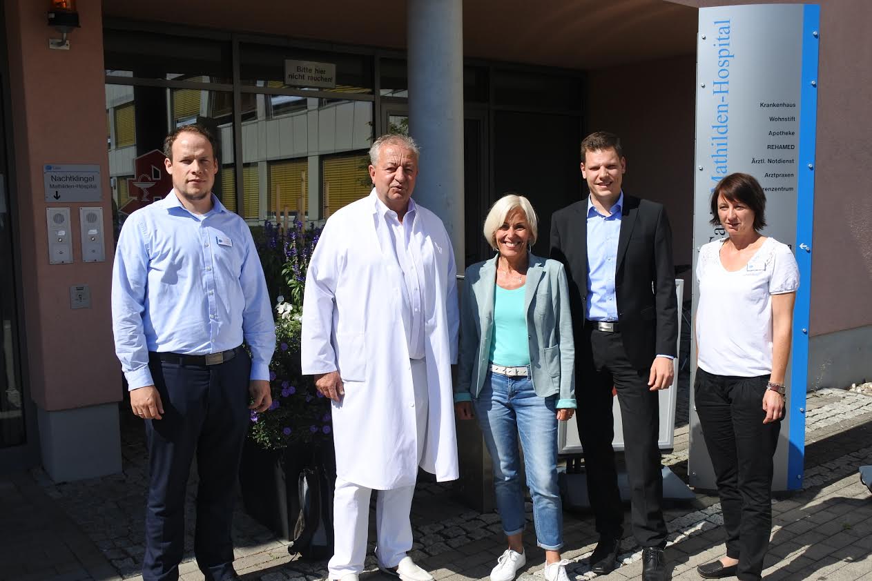 v.l.n.r.: Controller Anthony Flynn, Ärztlicher Direktor Dr. Dieter Rummel, Bettina Müller, MdB, Verwaltungsdirektor Michael Hedtrich und Pflegedirektorin Diana Kirscht