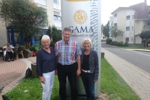 Bettina Müller, SPD-Bundestagsabgeordnete (rechts) mit Uwe Gall, Leiter des GAMA-Altenhilfezentrums in Schlüchtern und Luise Meister, SPD-Kreistagsabgeordnete.